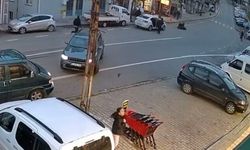 Otomobilin çarptığı genç kadın metrelerce savruldu...