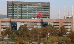 Eşini taşla öldüresiye döven sanık hakim karşısında