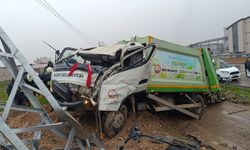 Nizip Belediyesi'ne ait araç kaza yaptı: 1 yaralı