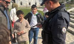 Gölü kıyısında oynayan çocuklar top mermisi buldu