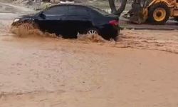 Gaziantep'te şiddetli yağıştan yollar göle döndü