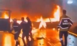 Gaziantep’te çarpışan iki otomobil alev topuna döndü