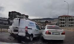 Kontrolden çıkan araç, önündeki 4 araca çarptı