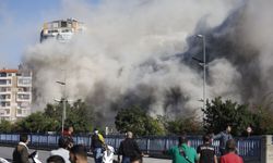 İsrail, Lübnan’da 15 katlı binayı yerle bir etti