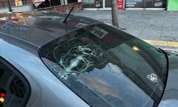 Trafikte barbarlık: "Gel gel" dedi, camı tuzla buz etti!