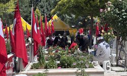 Gaziantep'te mezarlıklar ve şehitlikler Arefe günü doldu taştı
