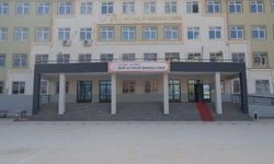 Karne günü bıçaklanan 10'uncu sınıf öğrencisi ağır yaralandı
