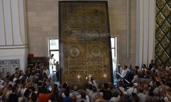 Kabe'nin kapı örtüsü Millet Cami ve Külliyesi’nde sergileniyor