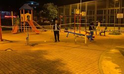 Parktaki gençlere pompalı tüfekle saldırdı