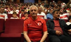 Dualarla milli takıma destek olundu, dev ekranda maç heyecanı yaşandı