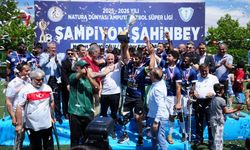 Şahinbey Ampute Futbol Takımı şampiyonluk kupasını kaldırdı