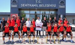 BAŞKAN YILMAZ, ŞAMPİYONLARI AĞIRLADI
