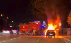 Seyir halindeki otomobil alev topuna döndü