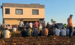 Gaziantep’te otomobil evin önünde oturanların arasına daldı