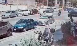 Kontrolsüz dönüş yapan araca motosikletli polisler çarptı