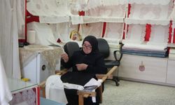 50 yıldır işlediği sanat ile gelinlik kızların çeyizini süslüyor