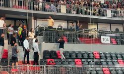 Gaziantep’te iki tribün arasındaki ahşap dekorasyon düştü