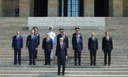 Cumhurbaşkanı Erdoğan başkanlığındaki YAŞ üyeleri Anıtkabir'i ziyaret etti