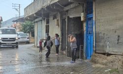 Gaziantep'te yaz yağmuru yüzleri güldürdü