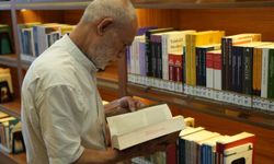 76 yaşındaki adamın kitap aşkı