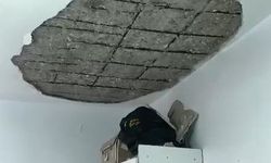 Depremde Gaziantep'teki bir evin tavanında kısmi çökme meydana geldi