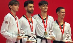 Arnavutluk'ta Türk bayrağı gönderde