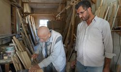 90 yaşındaki marangoz, ahşap işlemeleriyle tarihe meydan okuyor