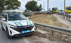 Gaziantep'te halk otobüsü demir bariyerlere çarptı