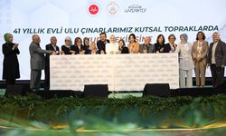 Bakan Göktaş, 41 yıllık evli çiftlerin umre kurası programına katıldı