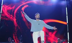 Murat Boz GastroAntep’te sevilen şarkılarını Gaziantepliler için söyledi