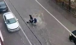 Esenyurt'ta suya kapılan kadın böyle sürüklendi