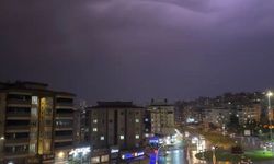 Gaziantep’te art arda şimşekler çaktı