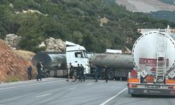 Gaziantep'te 2 tanker çarpıştı: Sürücüler yaralandı