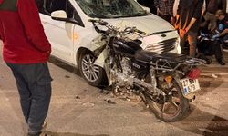 Hafif ticari araç ile motosiklet çarpıştı: 1 yaralı