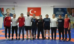 Babasının karşı çıktığı güreşte Balkan şampiyonu oldu