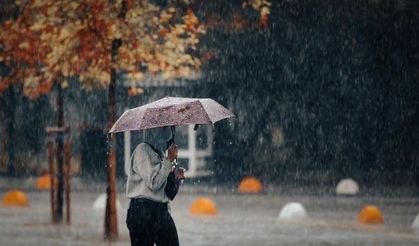 Yağışlı Hava Etkisini Artırıyor: Sıcaklıklar Düşecek