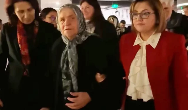 Fatma Şahin: "Bayrak Milletin Namusudur"