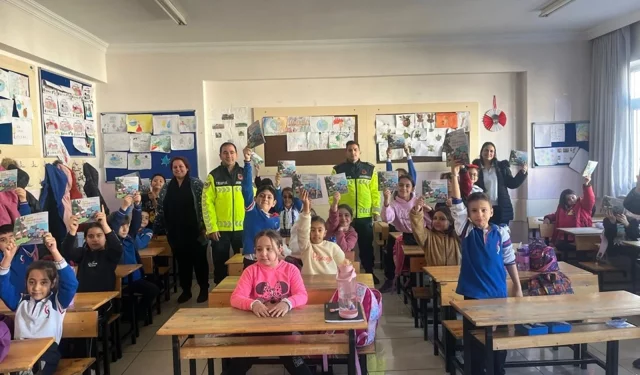 Gaziantep’te Jandarmadan Miniklere Trafik Dersi