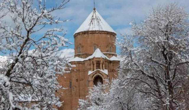 Van Büyükşehir Belediyesi kursiyerler Akdamar Adası’nı fotoğrafladı