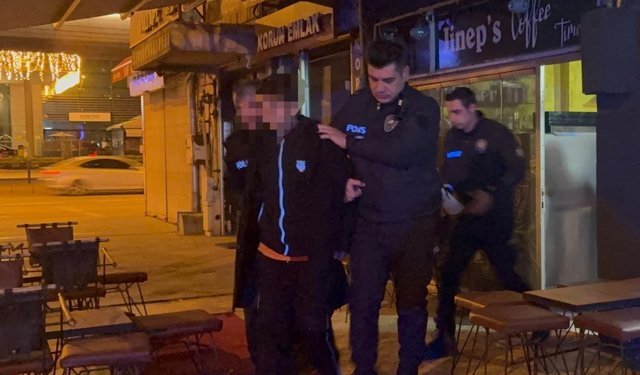 Hırsızlığın böylesi... Hırsızlık için girdiği kafede ısındı, yemek yedi