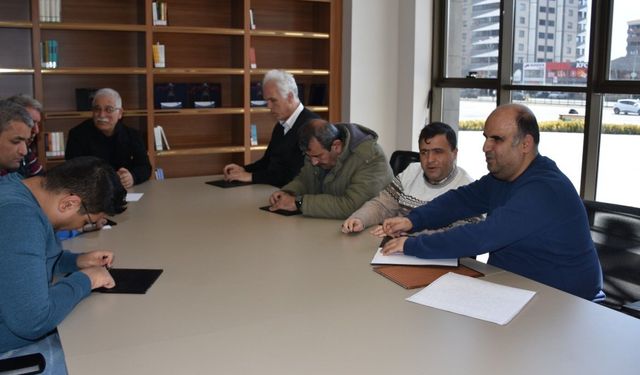 Görme engeliler Braille alfabesi öğreniyor