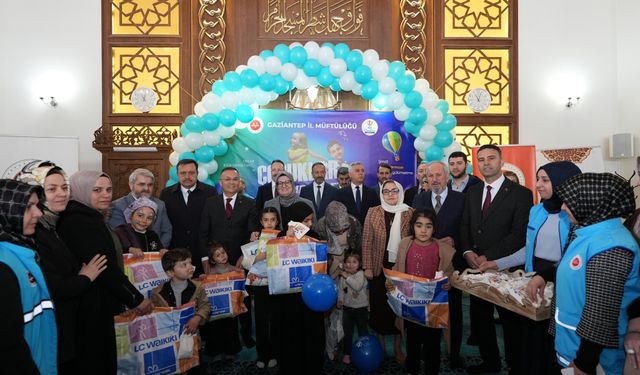 Ramazan Bayramı öncesi yetim çocukların yüzleri güldürüldü