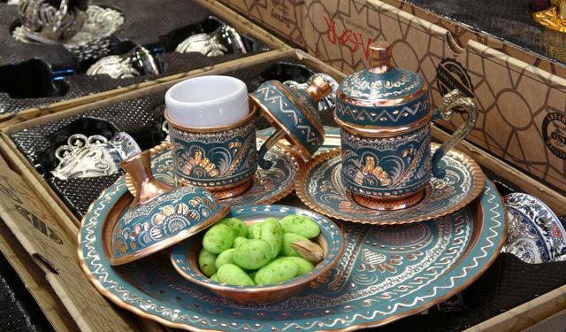 Bakır ustalarının bayram öncesi yoğun mesaisi