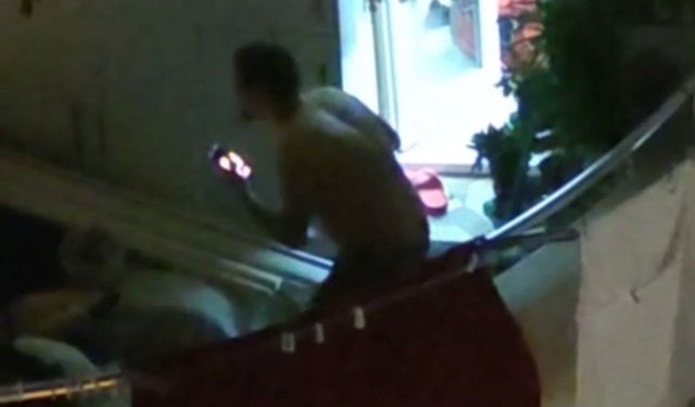 Bir genç elindeki kolonya şişesiyle tehlike saçtı