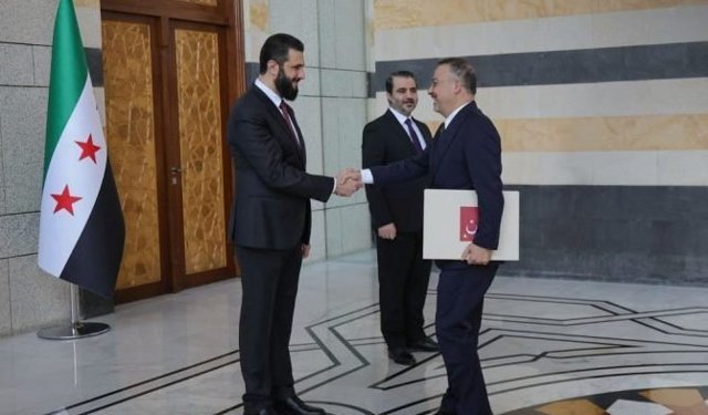 El-Şara, Türkiye’nin Suriye Büyükelçisi Nuh Yılmaz’ın Güven Mektubunu Teslim Aldı
