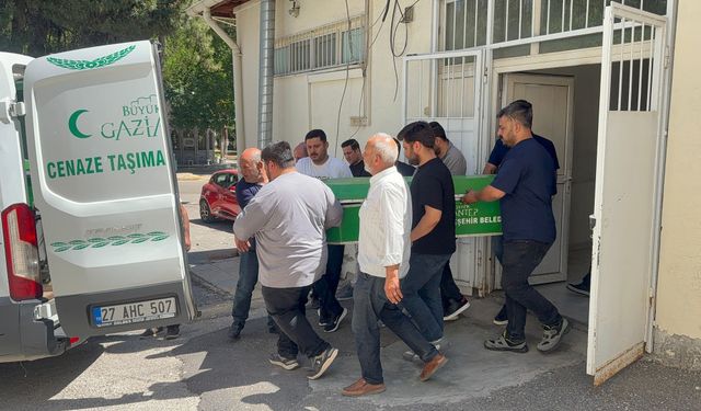 Sınava giderken geçirdiği kaza sonrası hayatını kaybeden gencin cenazesi ailesine teslim edildi