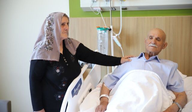 Karaciğerinde 13 santimetrelik tümör bulunan hasta 10 saatlik ameliyatla sağlığına kavuştu