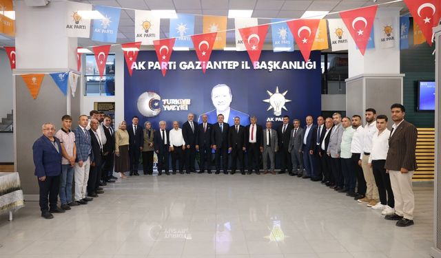 AK PARTİ GAZİANTEP, AİLESİNİ GENİŞLETİYOR! AK PARTİ’YE 25 KİŞİLİK KATILIM