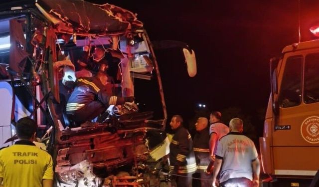 Gaziantep’te yolcu otobüsü tırla çarpıştı