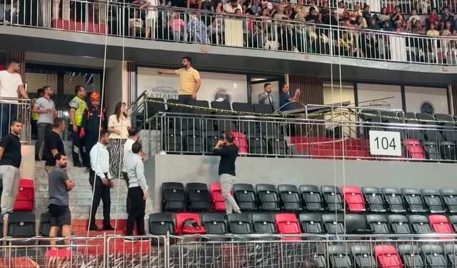 Gaziantep’te iki tribün arasındaki ahşap dekorasyon düştü